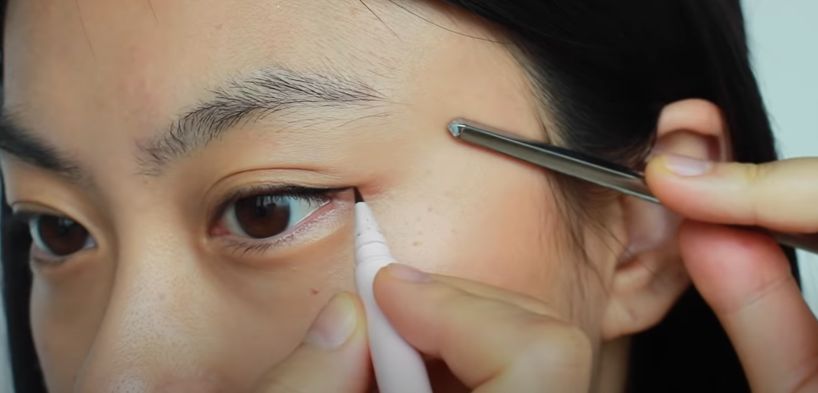 The 5 Best Korean Eyeliners: Liquid, Pen, Pencil or Gel - foxy WOW